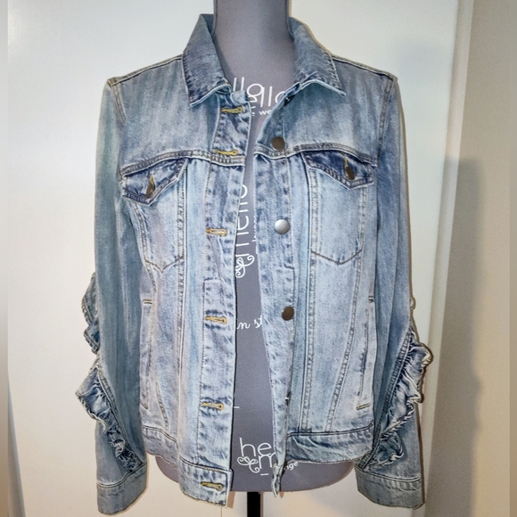 BP Ruffle Jean Denim Jacket Size Medium - Picture 2 of 10